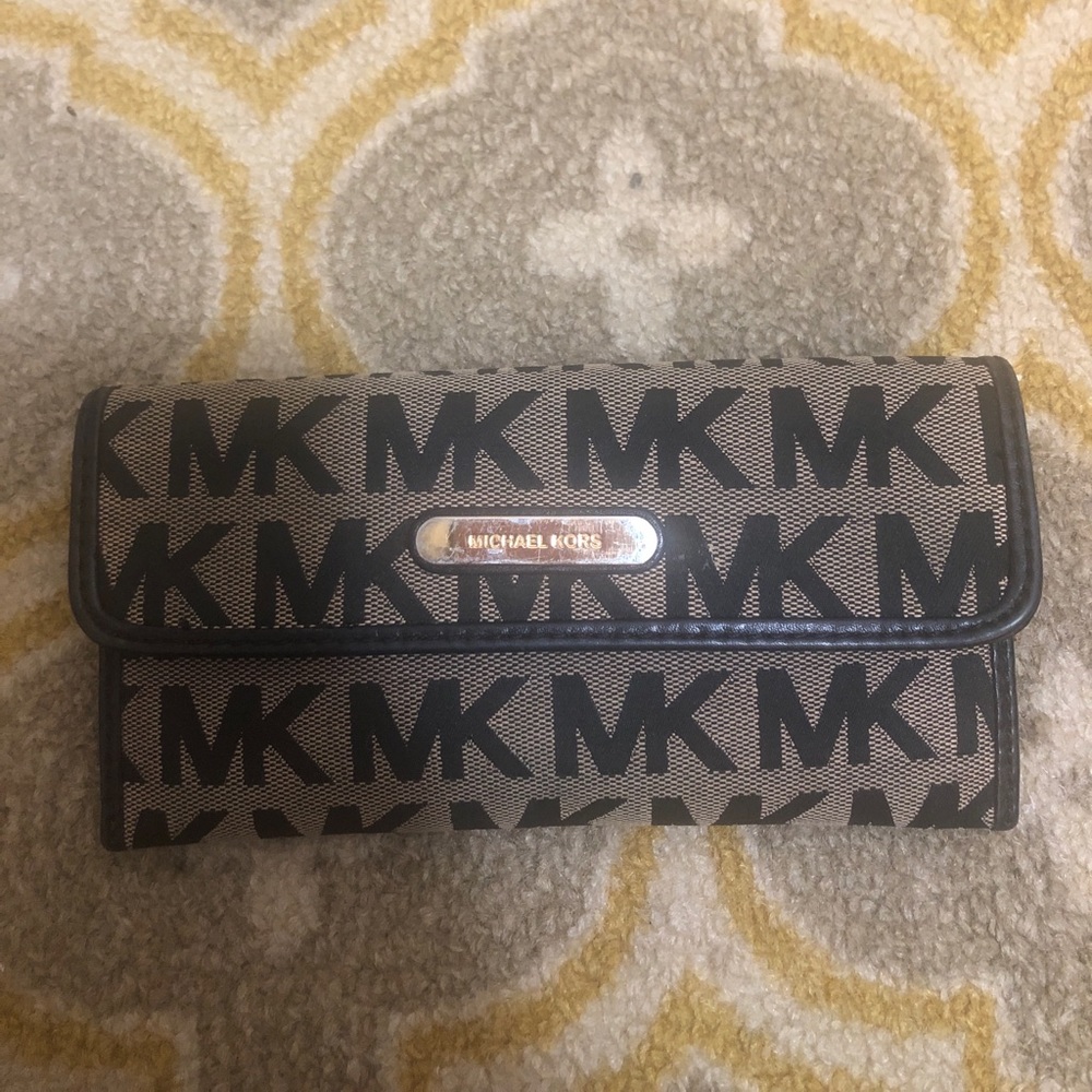 Michael Kors MK Monogram Wallet